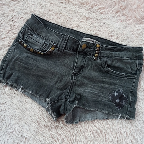 Grey HORROR QUEEN custom OOAK euc Rage shorts! Unique summer wear! SOLD - Picture 2 of 6